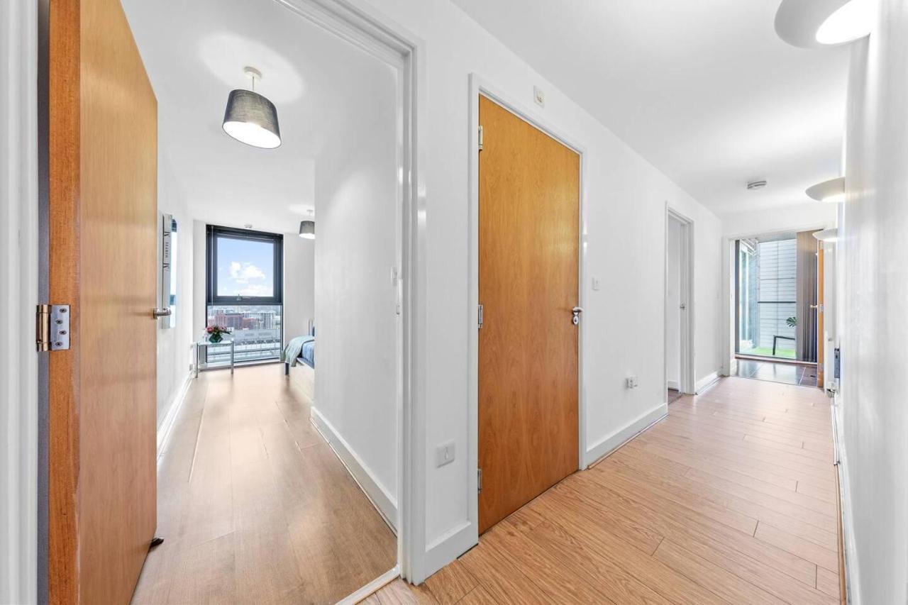 Lovely & Cosy 2 Beds Skyline View Apartament Londra