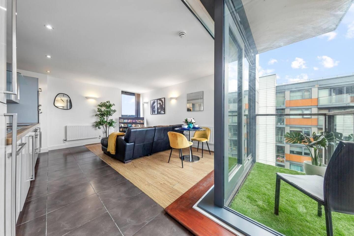 Lovely & Cosy 2 Beds Skyline View Apartament