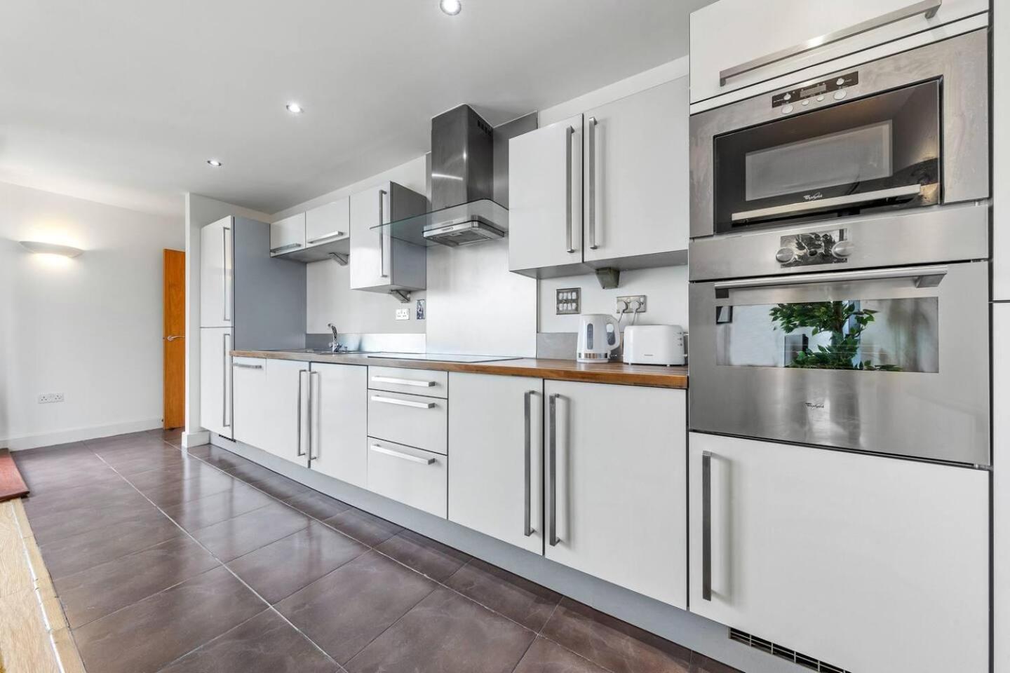 Lovely & Cosy 2 Beds Skyline View Apartament *