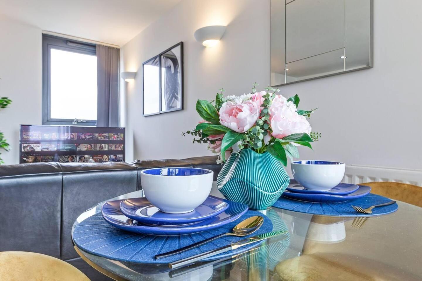 Apartament Lovely & Cosy 2 Beds Skyline View Londra